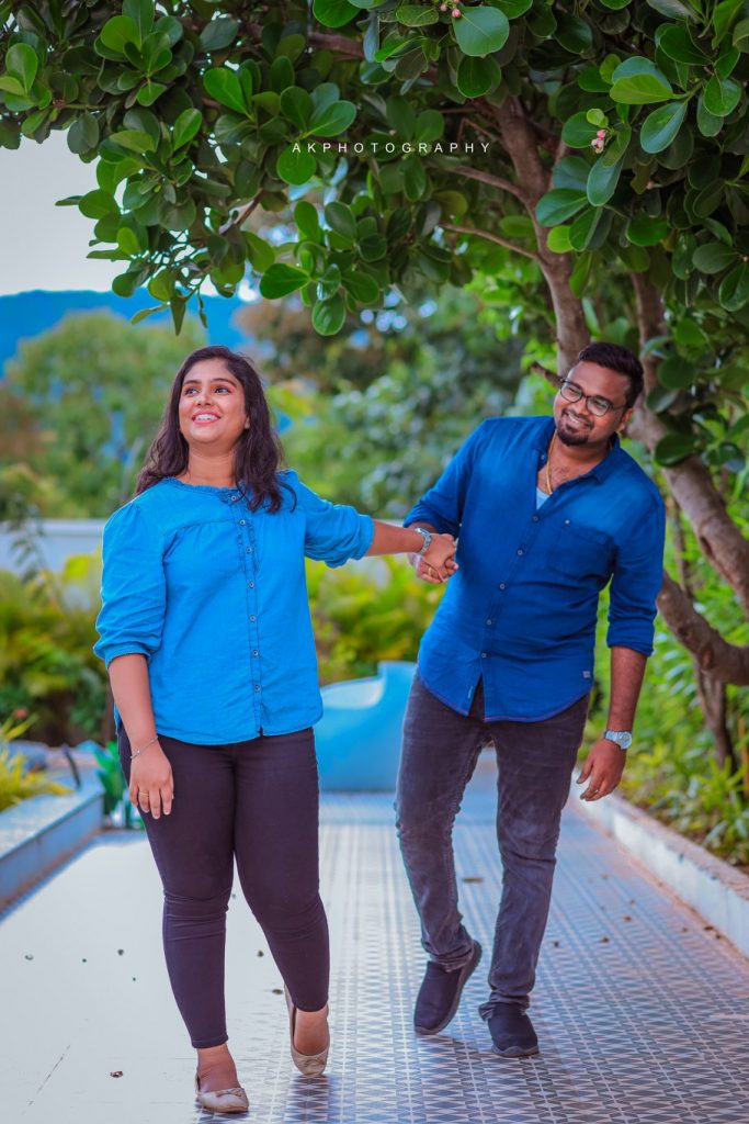 Prasanna & Lokapriya Pre Wedding Photoshoot - candid moment (1) by AK Photography Coimbatore