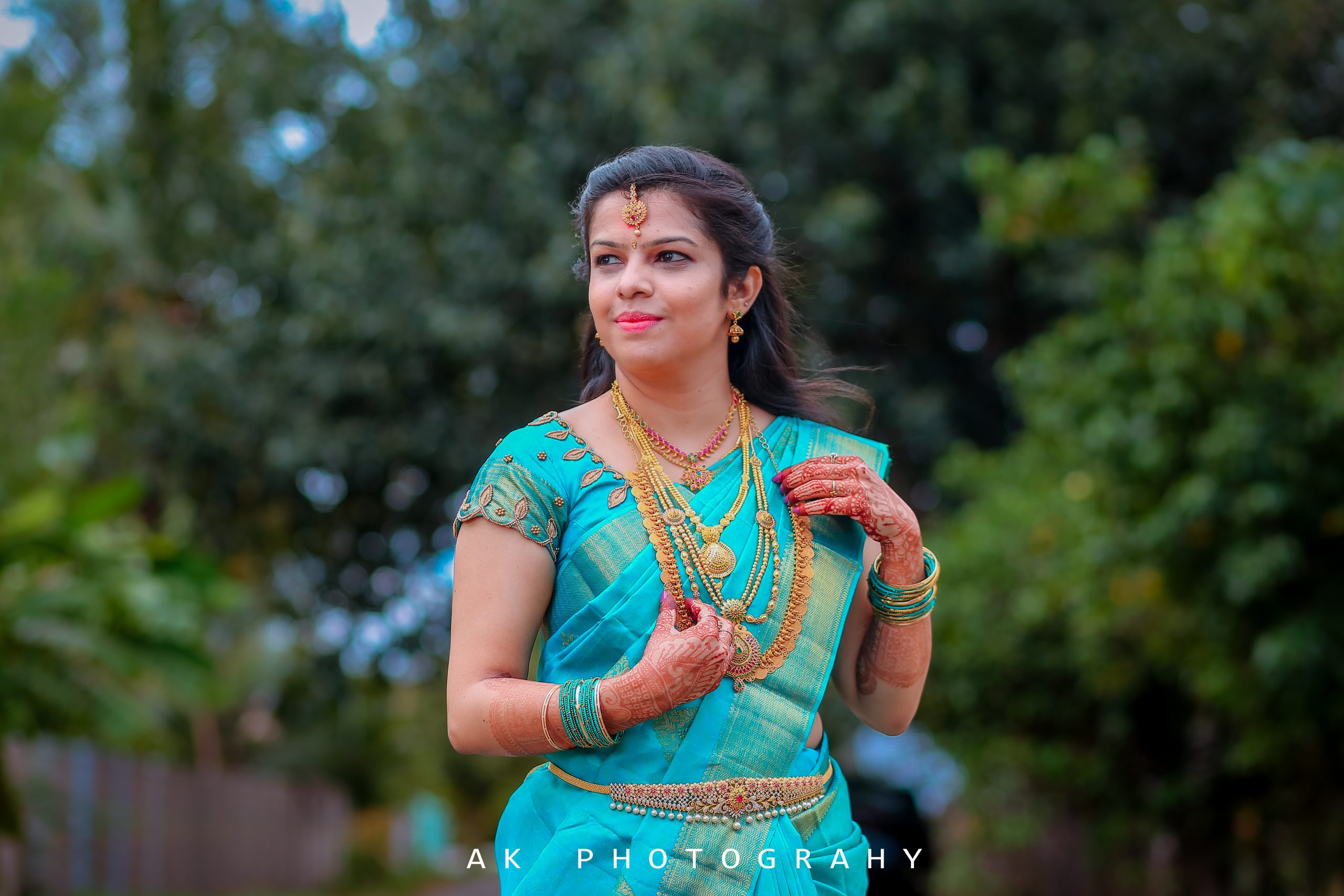Vignesh & Abhirami's Stunning Post Wedding Photoshoot - family celebration moment (26) by AK Photography Coimbatore