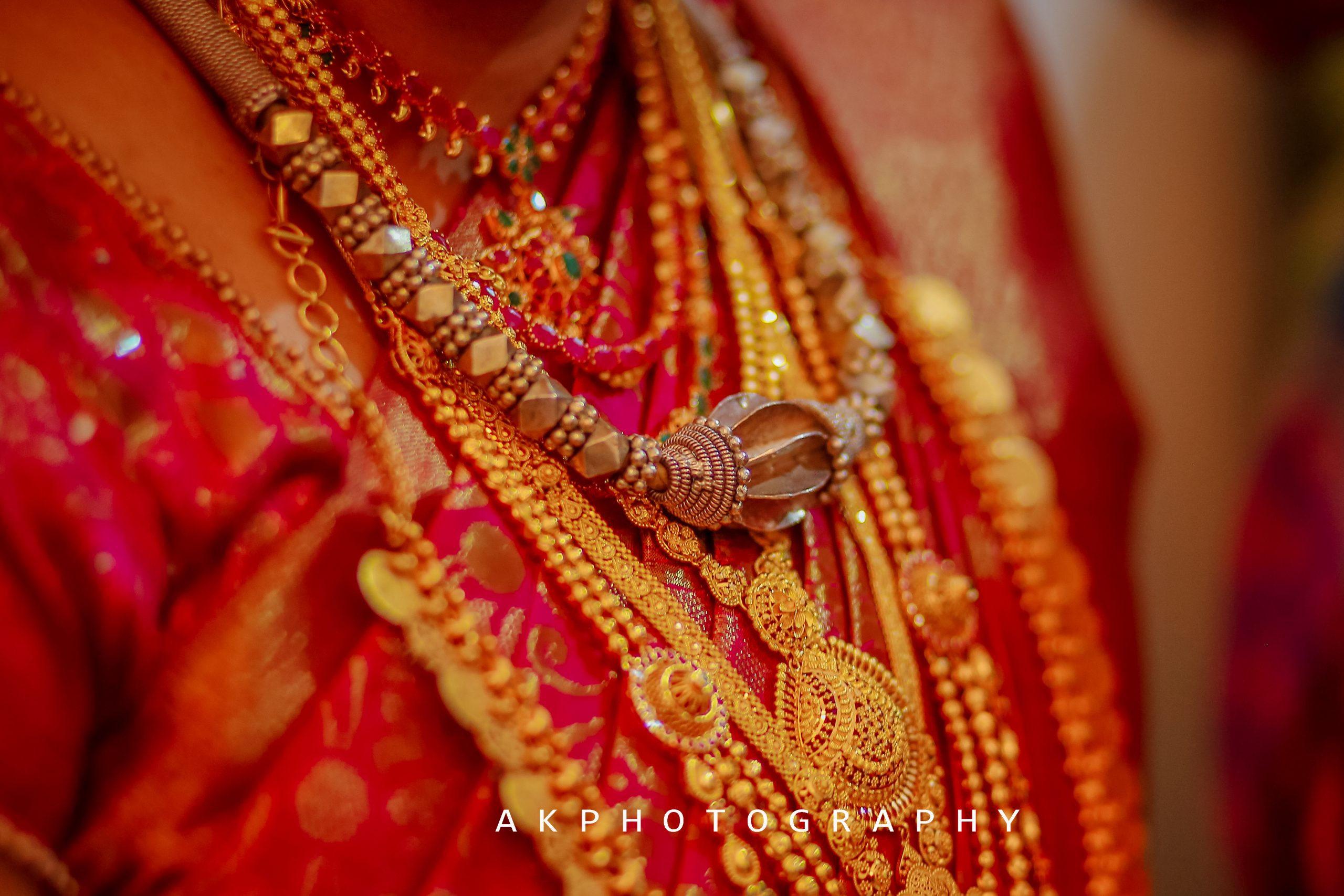 Vignesh & Abhirami's Stunning Post Wedding Photoshoot - family celebration moment (6) by AK Photography Coimbatore