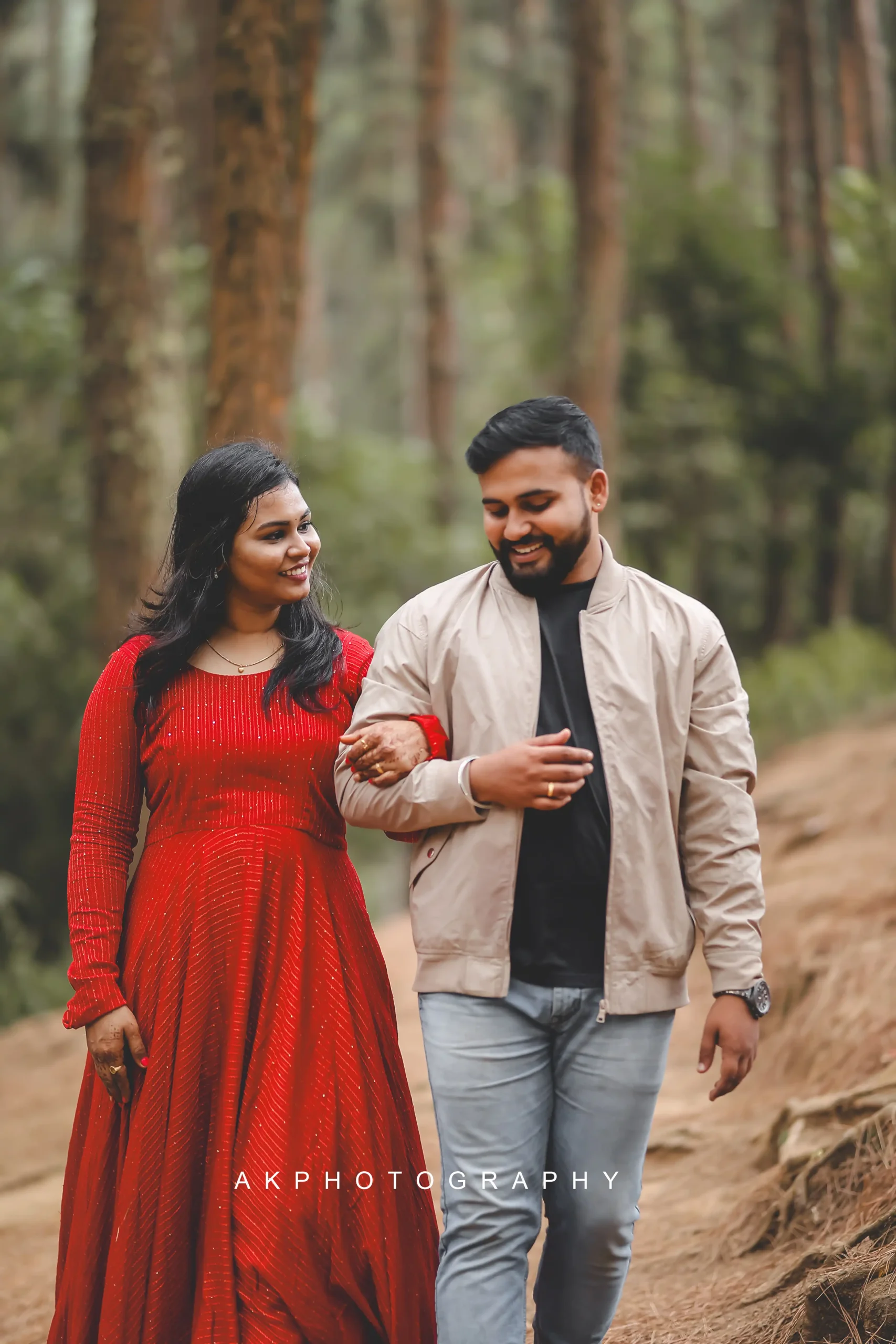 Pre-Wedding Shoot: Vishnu and Supriya's Eternal Love Captured in Vagamon - couple portrait (12) by AK Photography Coimbatore
