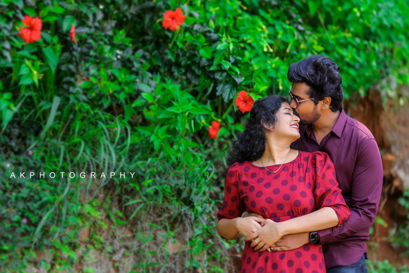 10 Romantic Pre-Wedding Photoshoot Poses to Capture Your Love Story
