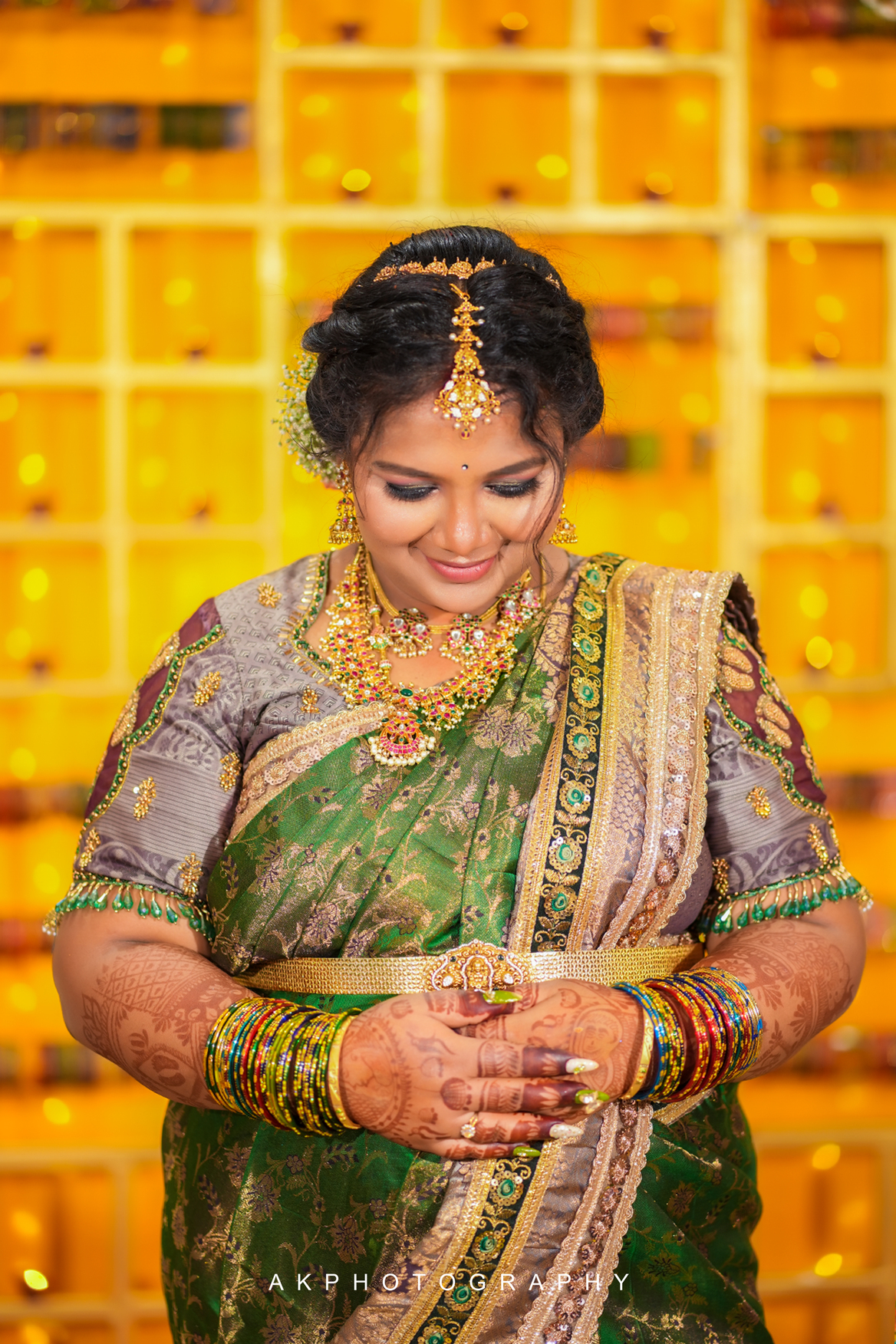 Baby Shower Photoshoot Soundarya Prasanth Celebrates Motherhood in Style