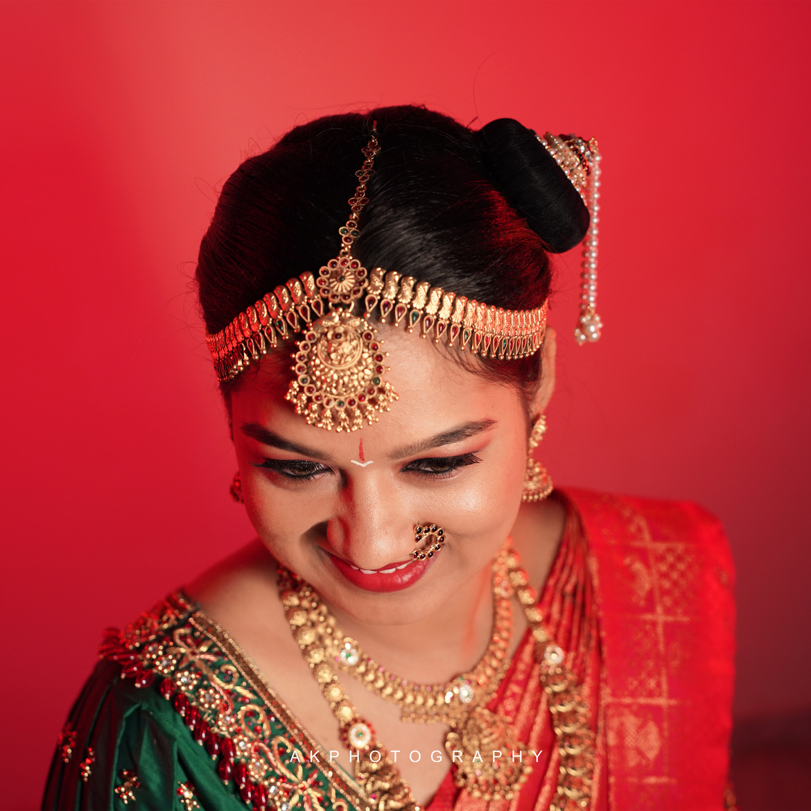 Wedding Photoshoot of Gowtham & Akshaya in Dindigul - candid smile (18) by AK Photography Coimbatore