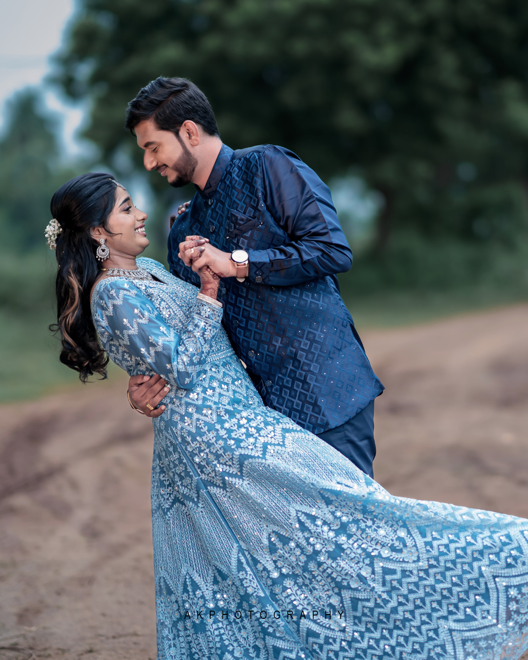 Wedding Reception Photoshoot Dharapuram: Naveenkumar & Janani's Grand Celebration at Siva Selvi Mahal - scenic outdoor backdrop (9) by AK Photography Coimbatore