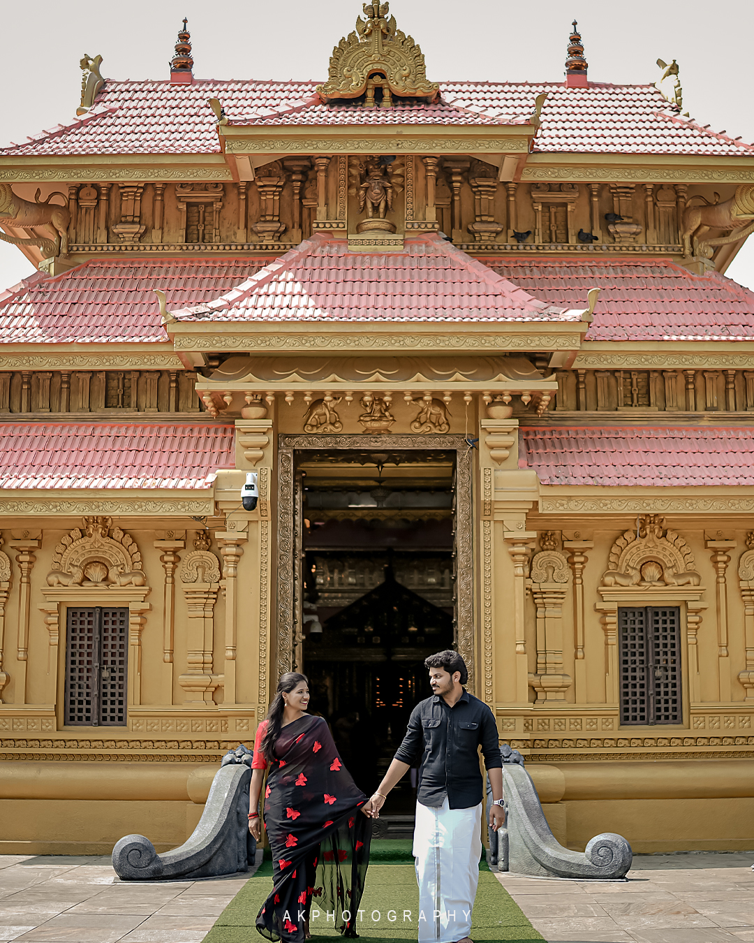 Pre Wedding Photoshoot in Kerala - Praveen & Thenmozhi - - candid smile (8) by AK Photography Coimbatore