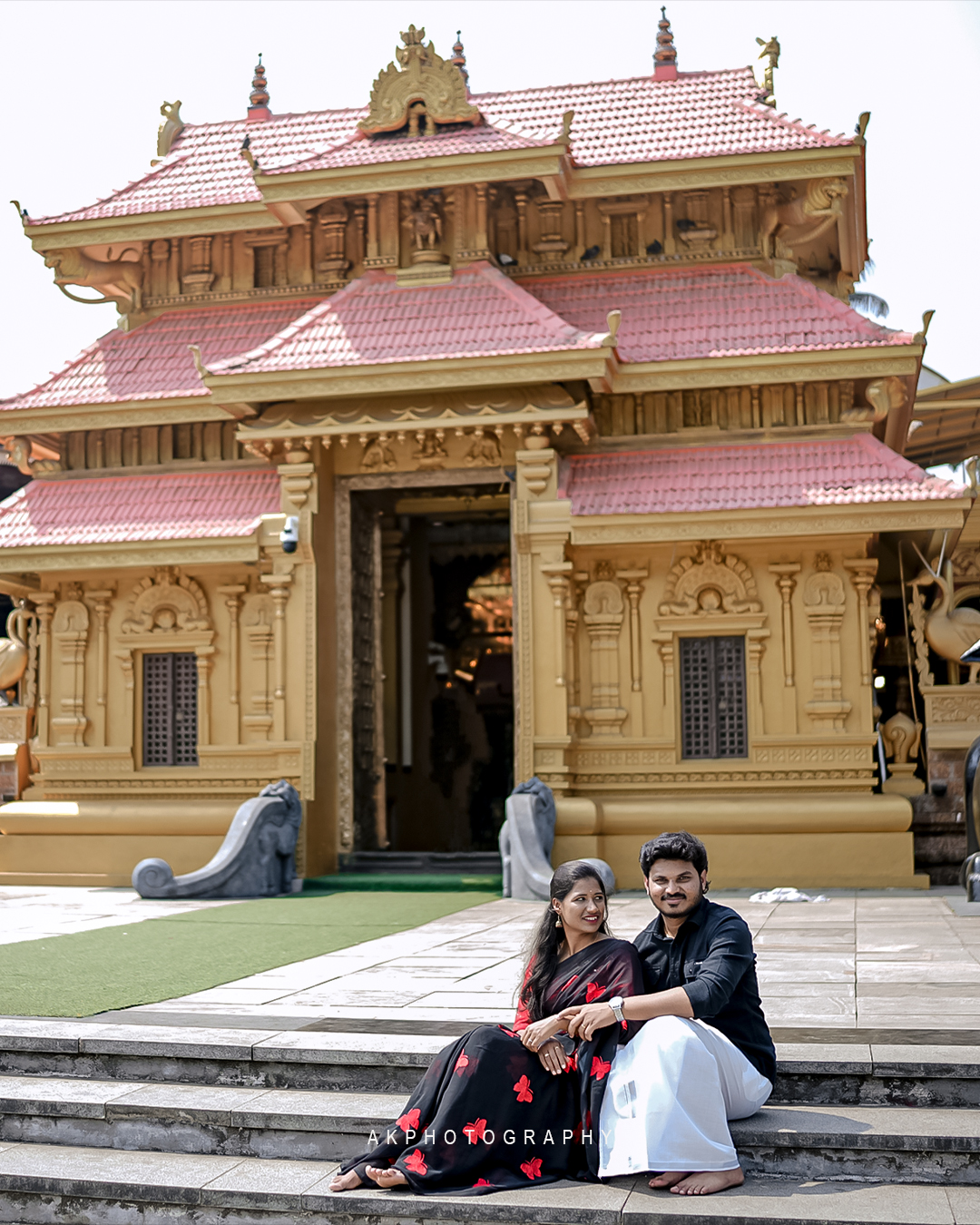 Pre Wedding Photoshoot in Kerala - Praveen & Thenmozhi - - scenic outdoor backdrop (9) by AK Photography Coimbatore