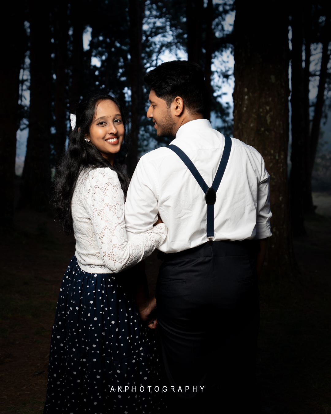 Pre Wedding Photoshoot OOTY - Nandhini & Vignesh - - scenic outdoor backdrop (9) by AK Photography Coimbatore