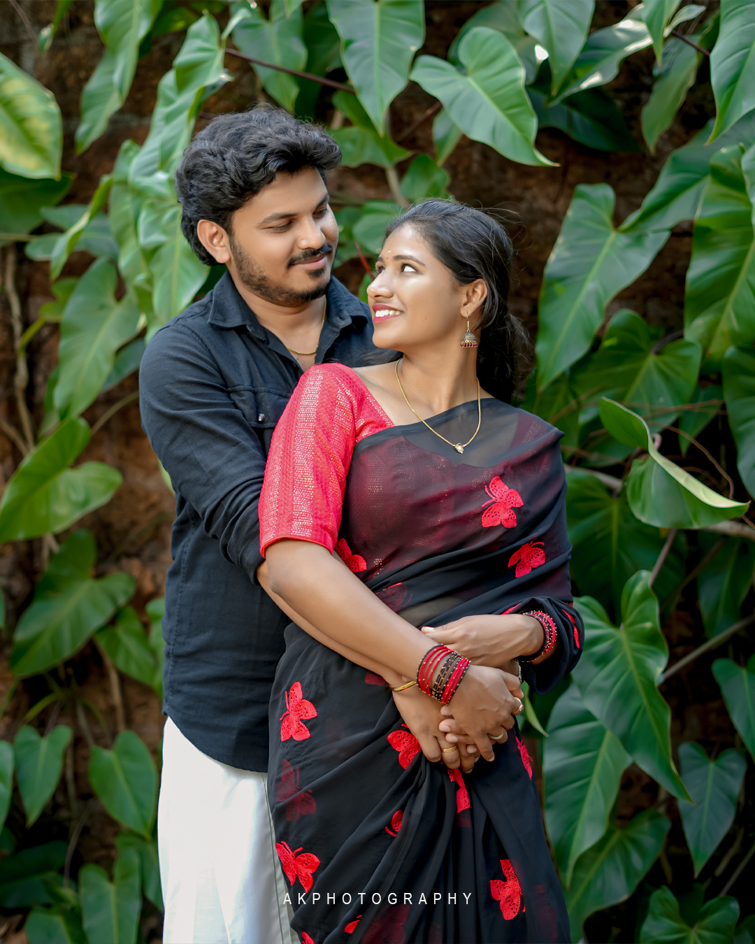 Pre Wedding Photoshoot in Kerala - Praveen & Thenmozhi - - candid moment (11) by AK Photography Coimbatore