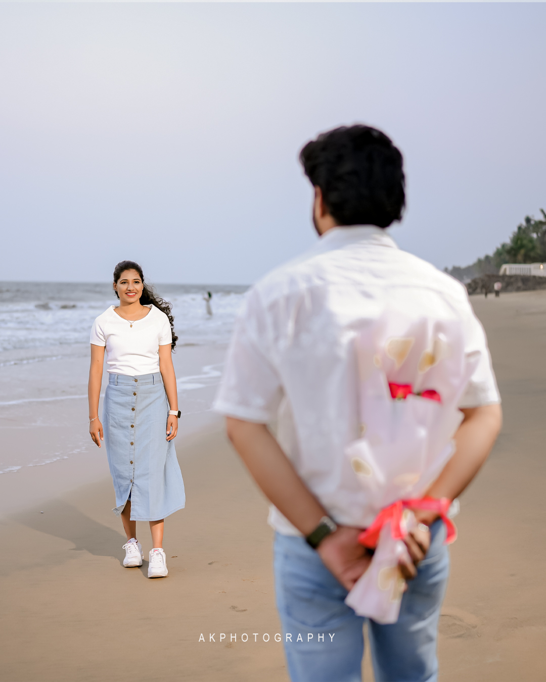 Pre Wedding Photoshoot in Kerala - Praveen & Thenmozhi - - golden hour portrait (15) by AK Photography Coimbatore