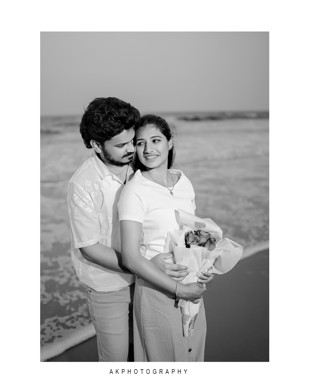 Pre Wedding Photoshoot in Kerala - Praveen & Thenmozhi - - family celebration moment (16) by AK Photography Coimbatore