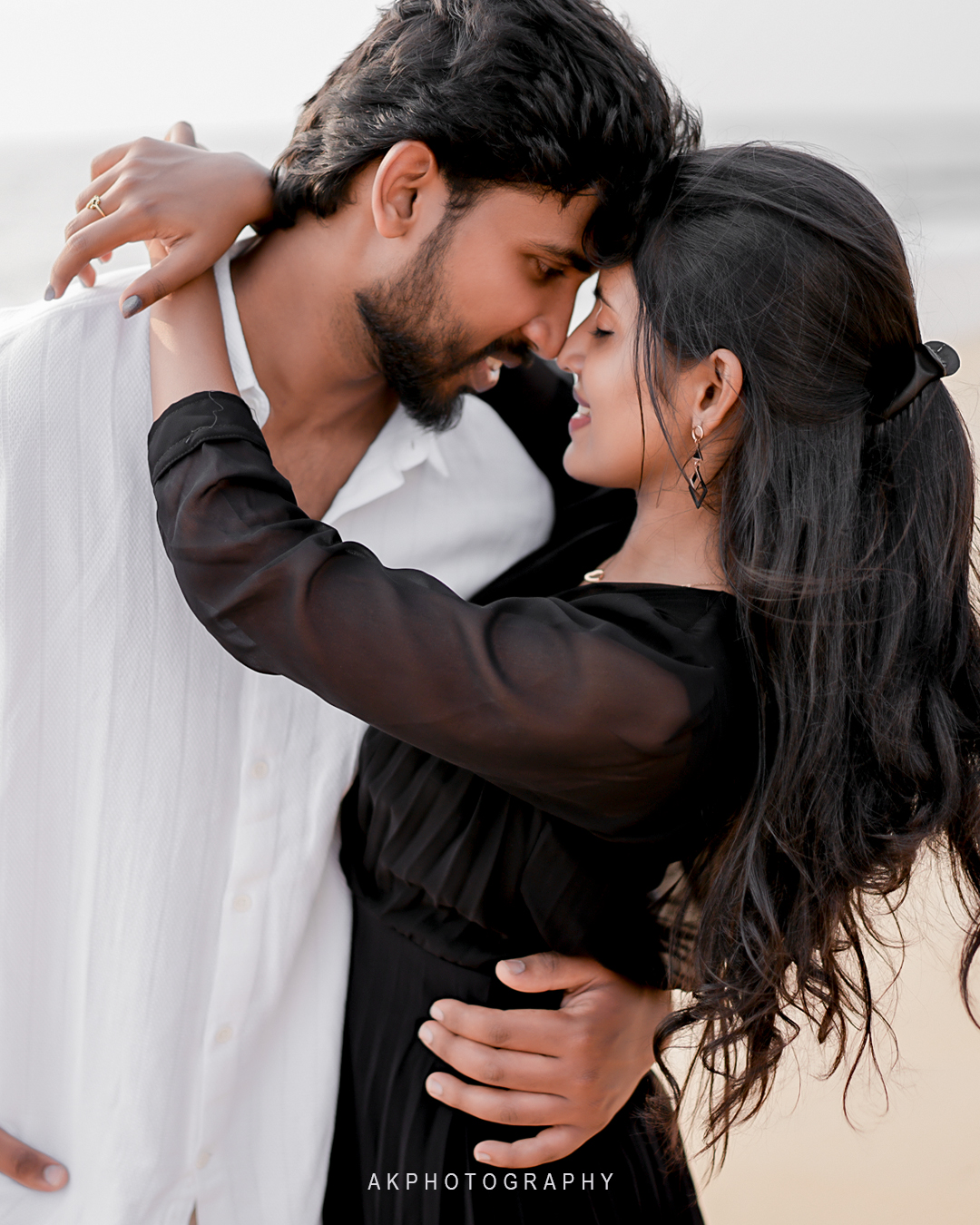 Pre Wedding Photoshoot Kerala - Mohanapriya & Dhanraj - - candid smile (18) by AK Photography Coimbatore