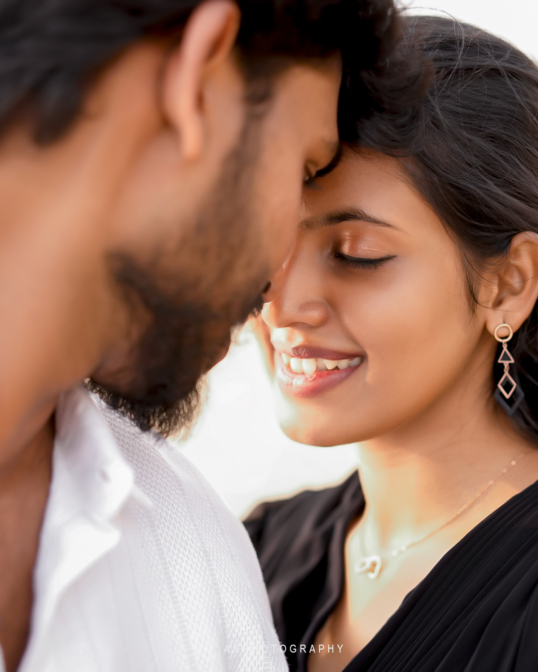 Pre Wedding Photoshoot Kerala - Mohanapriya & Dhanraj - - scenic outdoor backdrop (19) by AK Photography Coimbatore