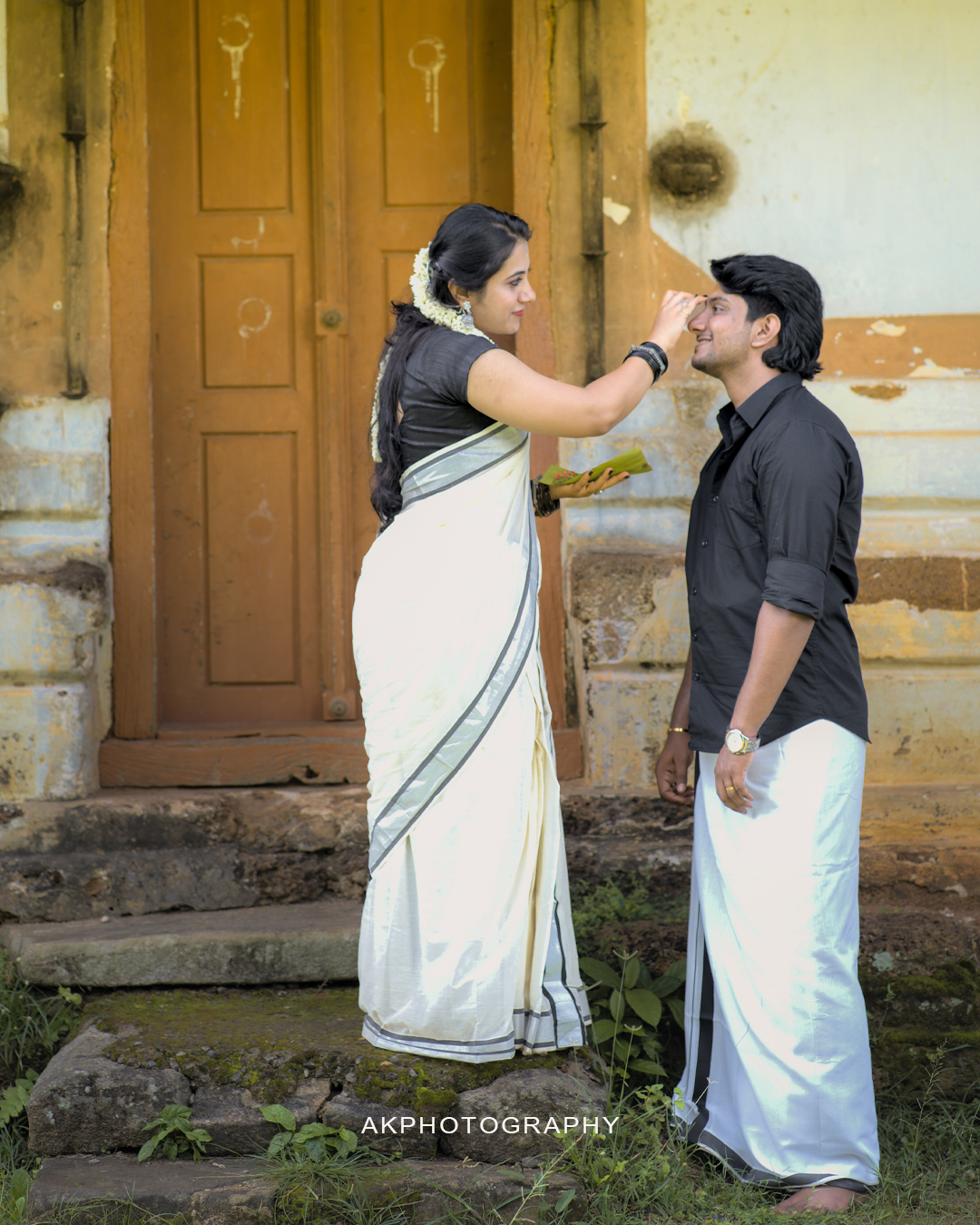 Pre Wedding Photoshoot Kerala - Sarath & Sowburnika’s Love Story - candid smile (8) by AK Photography Coimbatore