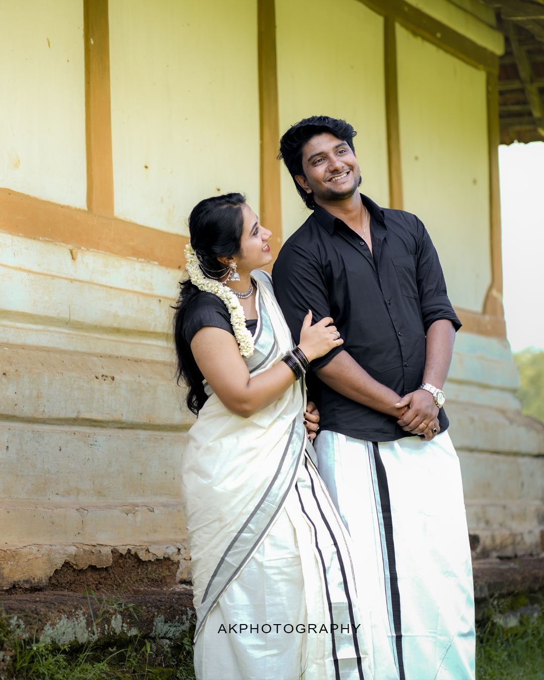 Pre Wedding Photoshoot Kerala - Sarath & Sowburnika’s Love Story - scenic outdoor backdrop (9) by AK Photography Coimbatore