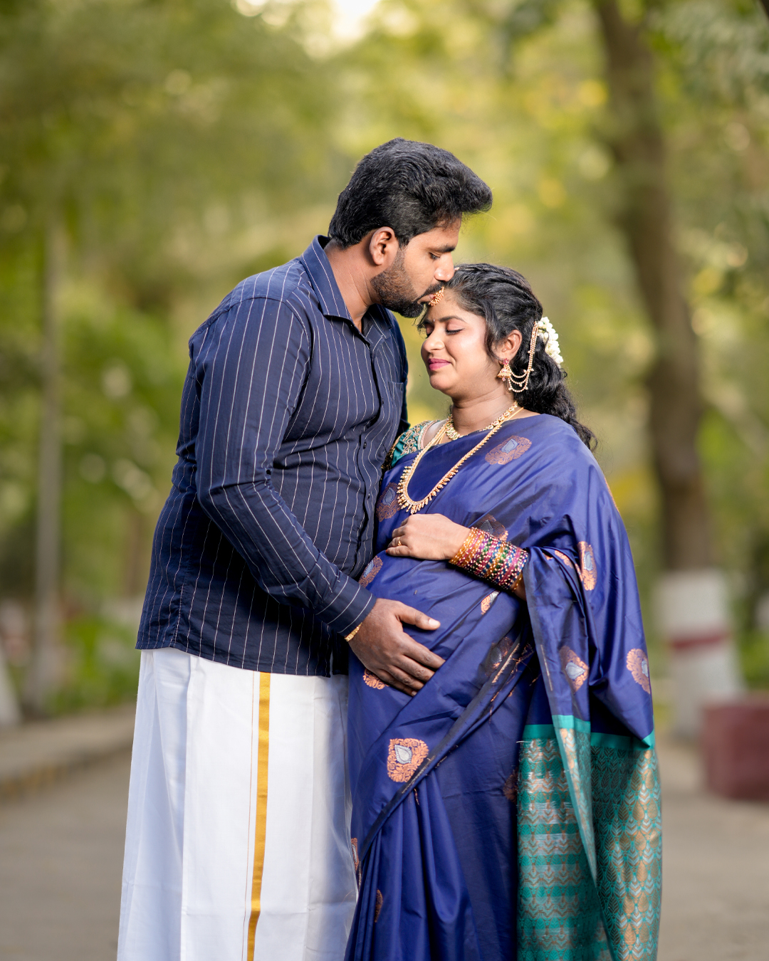 Maternity Photoshoot Karur: Priya & Tamil - family celebration moment (6) by AK Photography Coimbatore