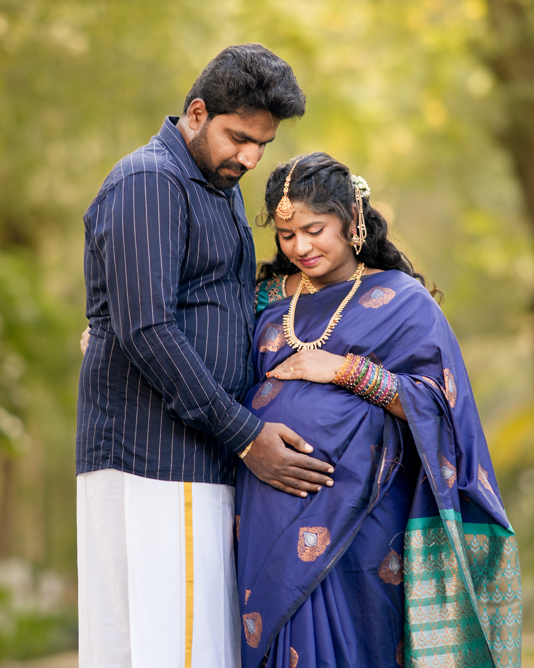 Maternity Photoshoot Karur: Priya & Tamil - scenic outdoor backdrop (9) by AK Photography Coimbatore