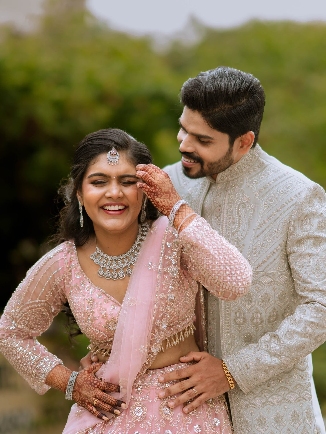 Romantic candid glance between Mohan and Narmadha during their Chennai wedding reception