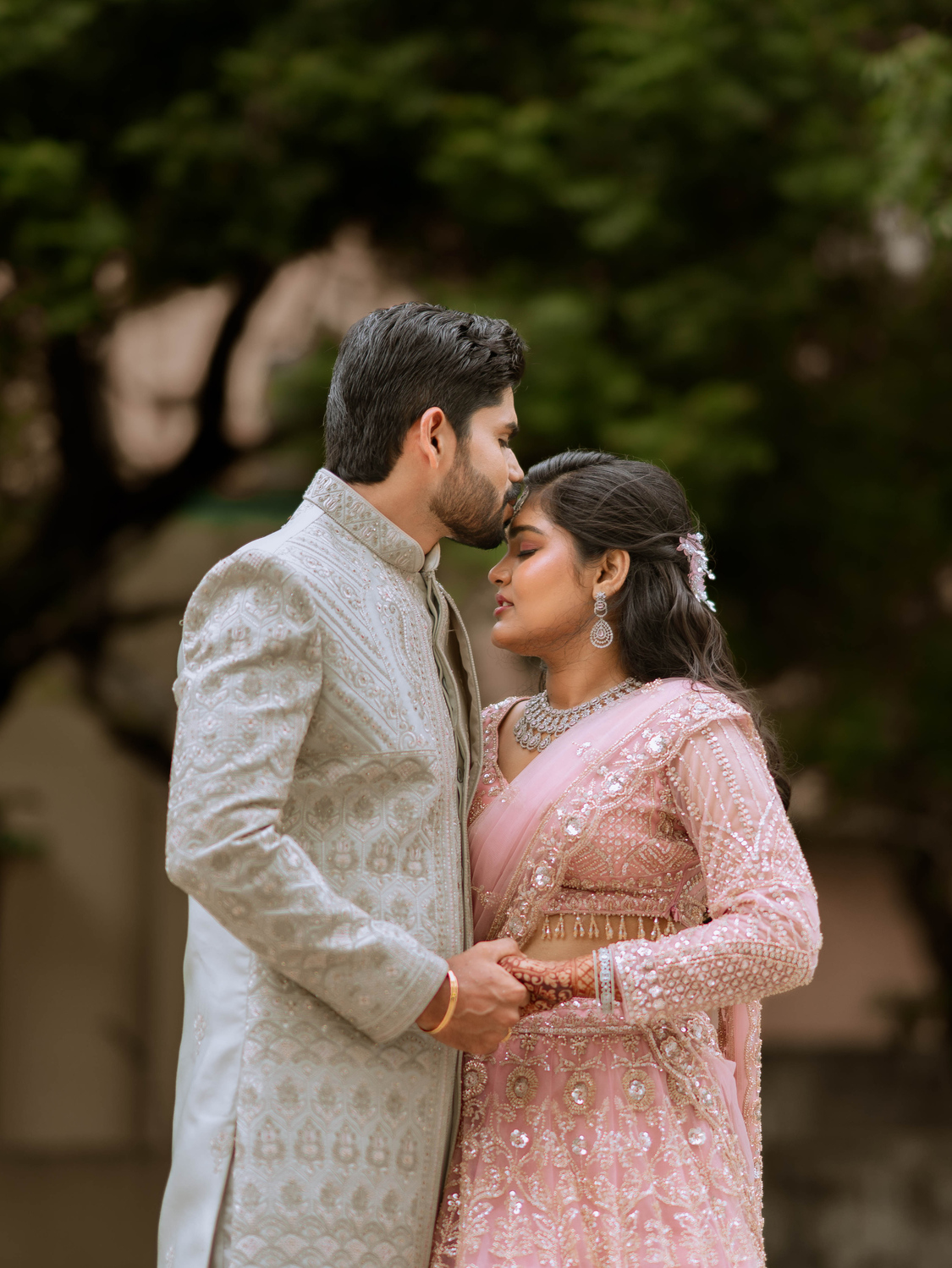 Timeless fine art reception couple portrait of Mohan and Narmadha by AK Photography Chennai