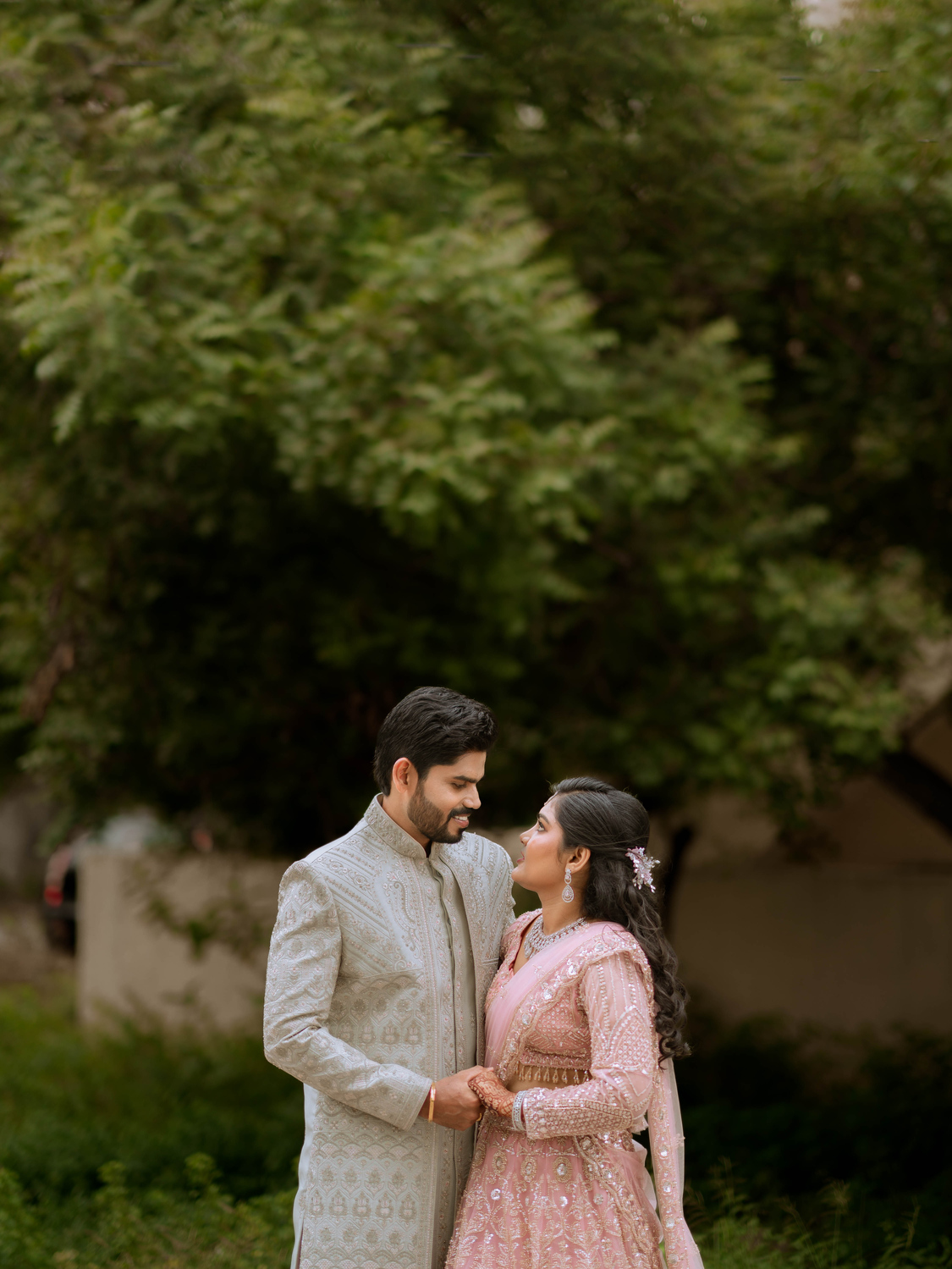 Grand reception finale couple portrait of Mohan and Narmadha concluding an unforgettable night in Chennai